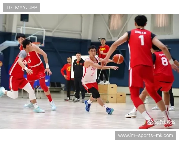 中国男篮海外集训开启，争夺国际赛场佳绩，中国男篮晒集训合影