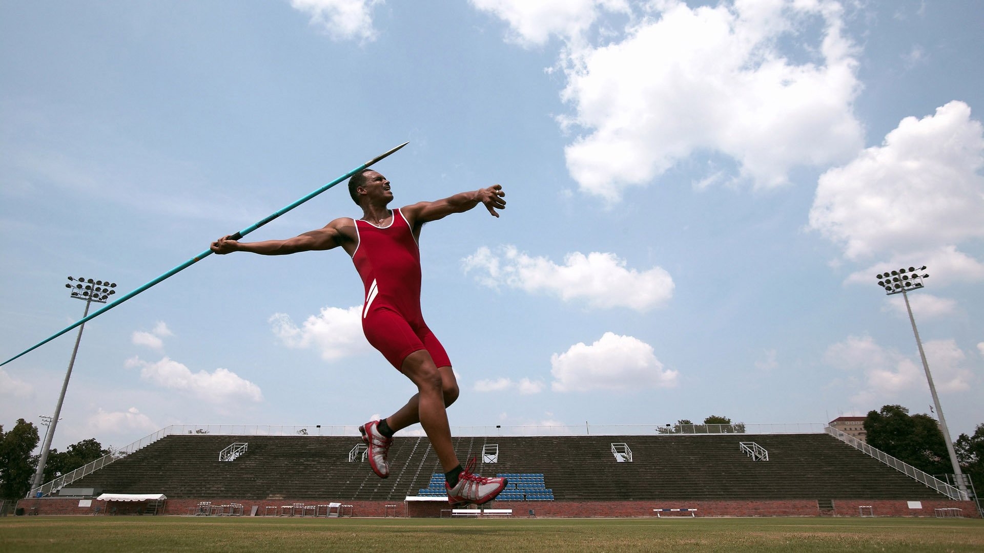 “沿轨道绿化带骑行试验赛” 平直路线适合新手入门
